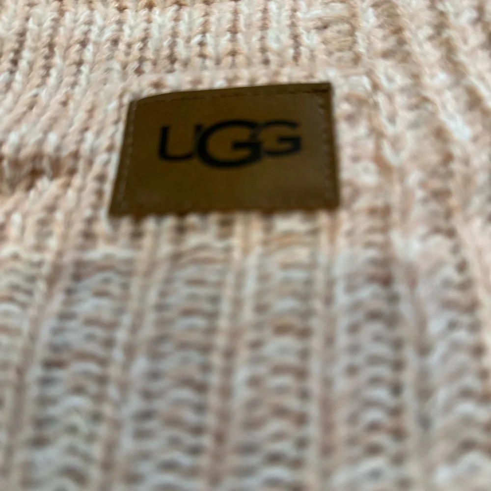 UGG Soft Knit blanket in Light Pink-start with darker pink and it get lighter
